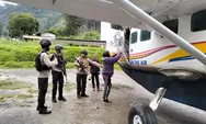 Pesawat Asian One Air Ditembak OTK Saat Mendarat di Papua Tengah