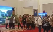 Momen AHY dan Moeldoko Salaman, Hadi Tjahjanto Tepuk Tangan