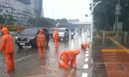 Gerak Cepat Petugas PPSU Tangani Genangan Air di Jalan Yos Sudarso
