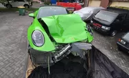 Sopir Porsche Ugal-ugalan Tabrak Grand Livina Hingga Ringsek di Tol