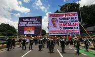 Massa Pro dan Kontra Hak Angket Saling Lempar di Depan Gedung DPR