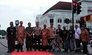 Malioboro Fashion 1000 Sarung Hebohkan Yogyakarta