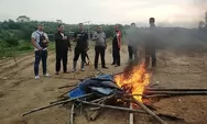 Polsek Bulukumpa Bakar Arena Judi Sabung Ayam Di Desa Bontomangiring