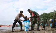 TNI-Polri Bersihkan Pantai Merpati Bulukumba
