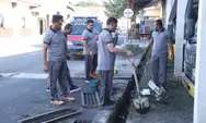 Usai Apel Pagi, Personel Polres Bulukumba Kompak Bersihkan Mapolres Dan Saluran Drainase