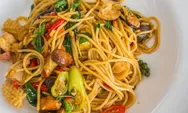  Kelezatan Malam: Spaghetti Tumis Rasa Laut dengan Sentuhan Pedas yang Menggoda
