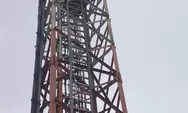 Bak Adegan Film, Seorang Pria di Babakan Ciparay Nekat Naik ke Tower Pemancar, Diduga Hendak Bunuh Diri  