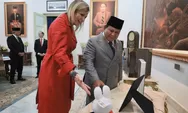 Momen Prabowo Subianto dan Ratu Maxima dari Belanda Tukar Cendera Mata, dari Batik Pekalongan hingga Jersey untuk Bobby sang Kucing