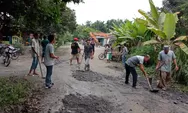 Warga Desa Pertumbukan Langkat Gotong Royong Bersihkan Jalan Desa