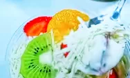 Salad Buah Dingin, Lezat dengan Parutan Keju Disiram Sirup 