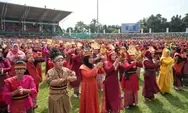 Tarian Multietnis oleh Sepuluh Ribu Guru di Medan Berhasil Pecahkan Rekor MURI  
