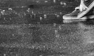 Tips Merawat Sepatu Basah Terkena Hujan Agar Tetap Wangi dan Tidak Lepek