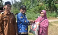 Pj Wali Kota Padangsidimpuan Salurkan Bantuan Beras 10 Kg ke 274 Keluraga di Desa Siloting