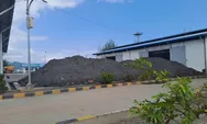 Tumpukan Material Bijih Besi PT PSU di Pelabuhan Tapaktuan Aceh Selatan Diduga Cemari Lingkungan