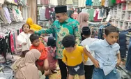 Ketua PMI Bireuen Edi Obama Bawa Puluhan Anak Yatim Belanja Baju Lebaran