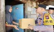 Jumat Berkah, Kapolres Padangsidimpuan Bagikan Sembako Kepada Warga Kurang Mampu