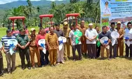 Tingkatkan Produksi Padi, Pj Bupati Palas Serahkan 10 Traktor Roda 4 dari Kementan