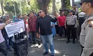 Lima Warga Razia Anggota DPRD Sumut, Massa Nyaris Nerobos Pintu Gerbang Nuntut Jalan Provinsi di Asahan Dituntaskan