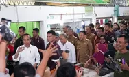 Presiden Jokowi Bagikan Uang dan Kaos di Pajak Delimas Lubuk Pakam