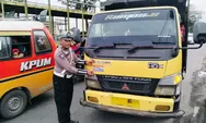 Saat Operasi Keselamatan Toba 2025 Berlangsung, Lihat Apa yang Dilakukan Satlantas Polresta Deli Serdang ini di Depan Mitsubishi Fuso