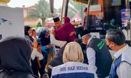 Suasana Haru Sambut Kedatangan Jemaah Haji Kloter 10 Debarkasi Medan, 1 Orang Dirujuk ke Rumah Sakit