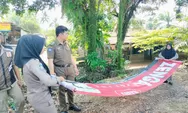 Satpol PP Tertibkan Baliho dan Spanduk Liar di Padangsidimpuan