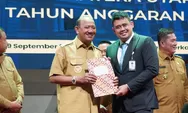 Syah Afandin Terima Penghargaan UHC, Komitmen Maksimalkan Pelayanan Kesehatan di Langkat