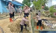 Tanggul Sungai Tanjung Pura Langkat Jebol, Brimob Polda Sumut Lakukan Perbaikan