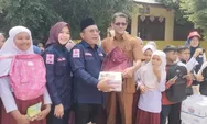 Kunjungi 2 SD di Peusangan Selatan, Ketua PMI Bireuen Serahkan Uang Jajan dan Peralatan Sekolah