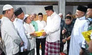 Bobby Nasution Salat Tarawih Perdana di Lokasi Terdampak Bencana Tukka Tapteng