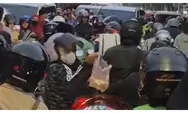Viral Seplastik Makanan Dioper untuk Berbuka Puasa saat Terjebak Macet di Jakbar, Warganet: Ini Gambaran Orang Indonesia yang Saling Berbagi