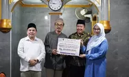 Ketua DPRD Kota Bogor Salurkan Hibah Rp25 Juta saat Tarawih Keliling di Bantarjati