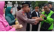  Kapolsek Jony Handoko Pimpin Aksi Berbagi Takjil di Depan Mako Polsek Cibinong