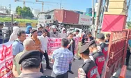 Kecewa Kinerja Aparat Kepolisian, Warga Gelar Aksi Unjuk Rasa Desak Pencopotan Kapolres Pelabuhan Belawan