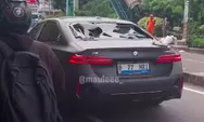 Kronologi Mobil BMW di Jakbar Remuk Digetok Warga usai Diduga Tabrak Lari Pengemudi Ojol dan Seorang Wanita