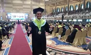 Setahun Lamanya, Akhirnya Rachmat Irianto Sukses Raih Gelar Sarjana Pendidikan dari Unesa