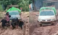 Viral Warga Sintang Kalbar Gotong Royong Tarik Mobil yang Terjebak Lumpur di Jalan Rusak: Sudah Berpuluh-puluh Tahun Nggak Diperbaiki