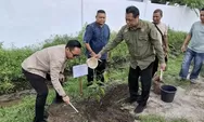 DLH Palangka Raya Jalankan Program Kampung Iklim di Bukit Tunggal, Tanam 30 Pohon Buah Bersama Warga