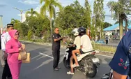 Satresnarkoba dan Sie TIK Polres Kapuas Berbagi Takjil di Depan Mako, Wujud Polri Humanis di Ramadan 1447 H