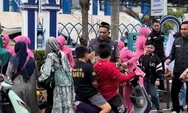 Satresnarkoba Polres Kapuas Turun ke Jalan, Bagi Takjil Gratis untuk Warga di Simpang Masjid Darul Muttaqin