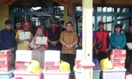 Bupati Kapuas Serahkan Bantuan untuk Korban Kebakaran di Selat Tengah
