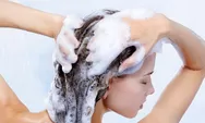 Mau Eksfoliasi Kulit Kepala dan Merangsang Pertumbuhan Rambut? Tambahkan Bahan Ini Ke Shampoo Kamu