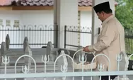 Prabowo Subianto Ziarah ke Makam Pendiri BNI Disambut Antusias Warga Banyumas Meski Hujan Turun