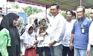 Bupati MFA Serahkan Sertifikat PTSL, Sertifikat Wakaf dan Beasiswa Batang Hari Tangguh Tahun 2023