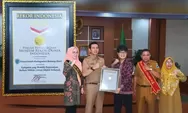 Bupati MFA Menerima Rekor Muri untuk Kabupaten Memiliki Perpustakaan Berbasis Website Literasi Sekolah Terbanyak 