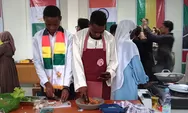 Asiknya Menyaksikan 16 Mahasiswa Asing di UMP, Masak Mendoan dan Nasi Goreng