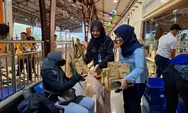 Wujudkan Mudik Ceria Penuh Makna Bagikan Takjil Gratis kepada Penumpang Kereta Api