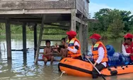 Demi Kemanusiaan, Relawan PMI Lutra Salurkan Bantuan untuk Korban Banjir di Bansel Meski Lagi Berpuasa