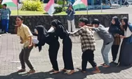 Aksi Bela Palestina di UMP Purwokerto Diwarnai Baca Puisi dan Aksi Teatrikal
