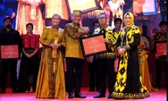 Ikut Fashion Show Sulsel Menari, Sekda Luwu Utara Kenakan Kain Wastra Motif Tammuan Allo